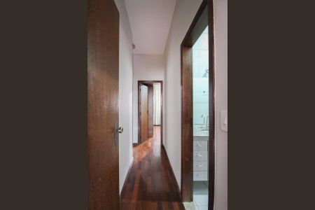 Casa à venda com 200m², 3 quartos e 3 vagasCorredor