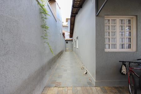 Casa à venda com 200m², 3 quartos e 3 vagasCorredor Lateral