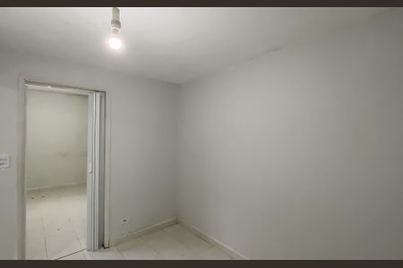 Quarto 2 de casa para alugar com 2 quartos, 100m² em Vila Araguaia, São Paulo