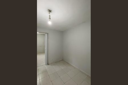 Quarto 2 de casa para alugar com 2 quartos, 100m² em Vila Araguaia, São Paulo