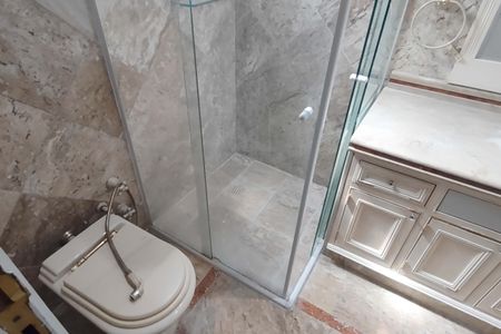 Apartamento para alugar com 400m², 3 quartos e 4 vagas Apartamento para alugar com 400m², 3 quartos e 4 vagasBanheiro da Suíte 1