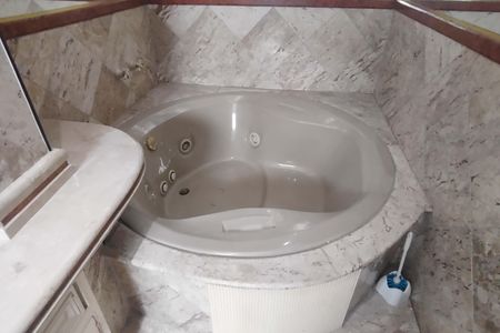 Apartamento para alugar com 400m², 3 quartos e 4 vagas Apartamento para alugar com 400m², 3 quartos e 4 vagasBanheiro da Suíte 1