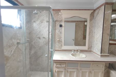 Apartamento para alugar com 400m², 3 quartos e 4 vagas Apartamento para alugar com 400m², 3 quartos e 4 vagasBanheiro da Suíte 1