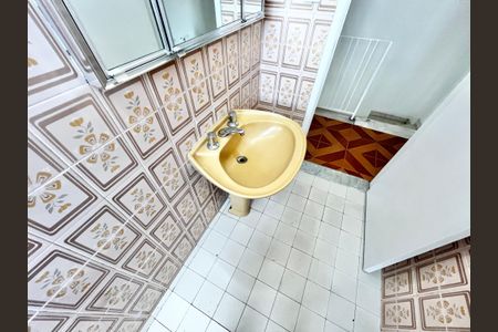 Casa à venda com 150m², 3 quartos e 2 vagas Casa à venda com 150m², 3 quartos e 2 vagasBanheiro