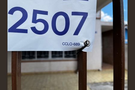 Casa à venda com 150m², 3 quartos e 2 vagas Casa à venda com 150m², 3 quartos e 2 vagasFachada/Placa
