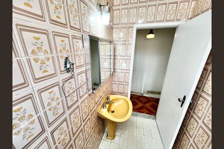 Casa à venda com 150m², 3 quartos e 2 vagas Casa à venda com 150m², 3 quartos e 2 vagasBanheiro