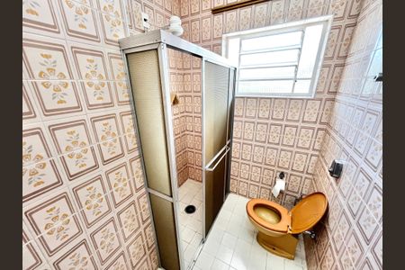 Casa à venda com 150m², 3 quartos e 2 vagas Casa à venda com 150m², 3 quartos e 2 vagasBanheiro