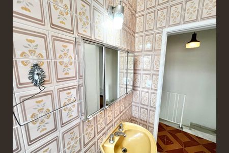 Casa à venda com 150m², 3 quartos e 2 vagas Casa à venda com 150m², 3 quartos e 2 vagasBanheiro