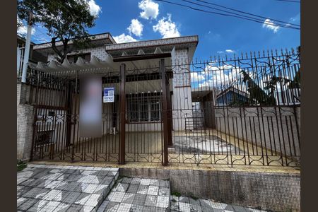 Casa à venda com 150m², 3 quartos e 2 vagas Casa à venda com 150m², 3 quartos e 2 vagasFachada/Placa
