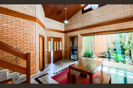 Casa à venda com 5 quartos, 160m² em Vila Nhocuné, São Paulo