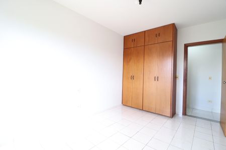 Quarto 1 de apartamento para alugar com 2 quartos, 58m² em Santa Mônica, Uberlândia