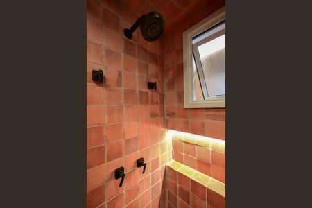 Apartamento à venda com 65m², 1 quarto e 2 vagasChuveiro do Banheiro