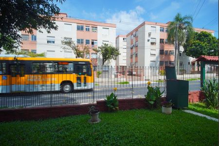 Quarto 1 - Vista de apartamento para alugar com 2 quartos, 56m² em Jardim Dona Leopoldina, Porto Alegre