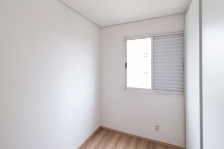 Quarto 2 de apartamento para alugar com 2 quartos, 49m² em Vila Ester, Carapicuíba