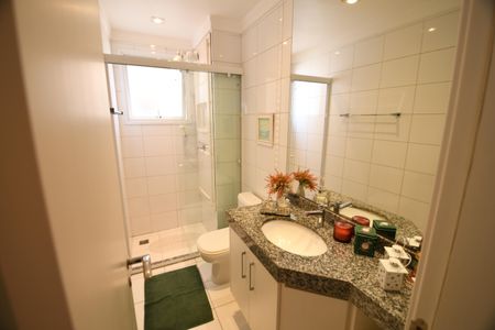 Apartamento à venda com 81m², 3 quartos e 2 vagasBanheiro Social
