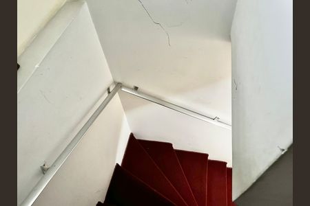 Casa para alugar com 80m², 3 quartos e 2 vagasEscada