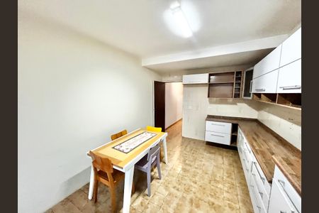 Casa para alugar com 80m², 3 quartos e 2 vagasCozinha