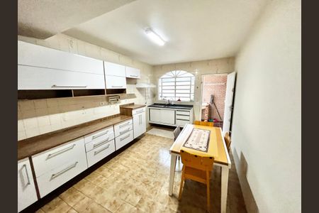 Casa para alugar com 80m², 3 quartos e 2 vagasCozinha