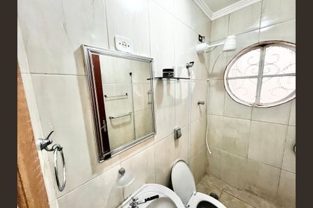 Casa para alugar com 80m², 3 quartos e 2 vagasBanheiro 2