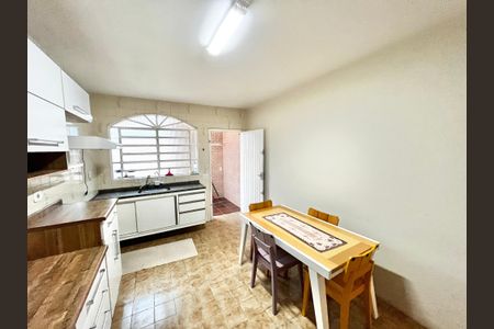 Casa para alugar com 80m², 3 quartos e 2 vagasCozinha