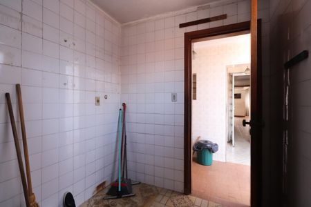 Casa à venda com 285m², 3 quartos e 6 vagasQuarto de Serviço