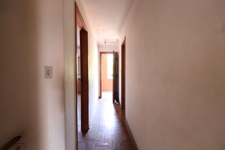 Casa à venda com 285m², 3 quartos e 6 vagasCorredor