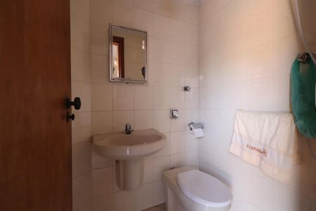 Casa à venda com 285m², 3 quartos e 6 vagasBanheiro de serviço