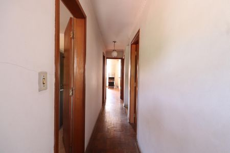 Casa à venda com 285m², 3 quartos e 6 vagasCorredor