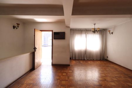 Casa à venda com 285m², 3 quartos e 6 vagasSala