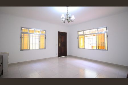 Casa para alugar com 3 quartos, 145m² em Vila Ivone, São Paulo