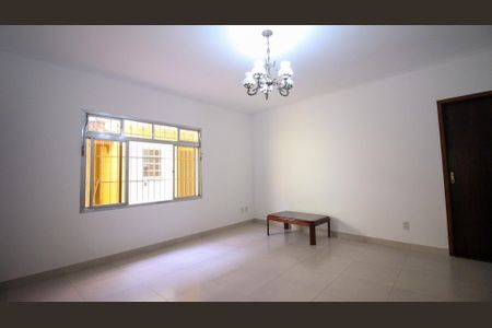 Casa para alugar com 3 quartos, 145m² em Vila Ivone, São Paulo