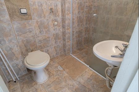 Banheiro de kitnet/studio para alugar com 1 quarto, 35m² em Vila Buarque, São Paulo