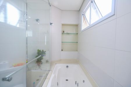 Apartamento à venda com 153m², 3 quartos e 3 vagasBanheiro da Suíte 1