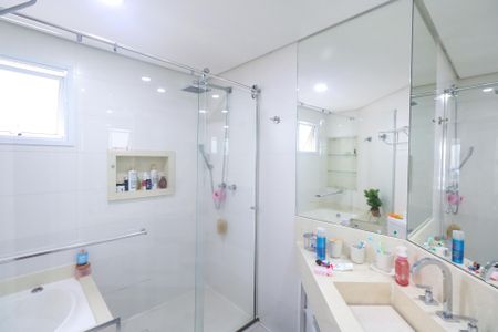 Apartamento à venda com 153m², 3 quartos e 3 vagasBanheiro da Suíte 1