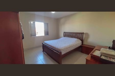Quarto 1 de casa à venda com 3 quartos, 236m² em Km 18, Osasco