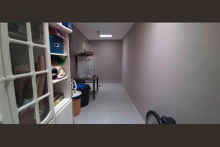 Casa à venda com 236m², 3 quartos e 2 vagasCorredor Externo