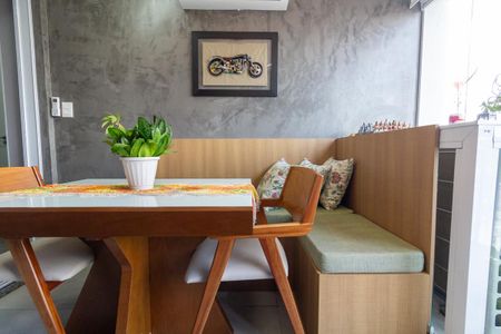 Apartamento à venda com 55m², 2 quartos e 1 vaga Apartamento à venda com 55m², 2 quartos e 1 vagaVaranda