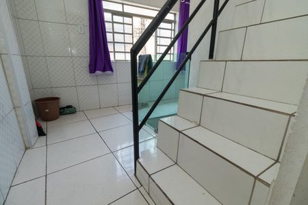 Casa para alugar com 400m², 2 quartos e 1 vaga Casa para alugar com 400m², 2 quartos e 1 vagaEscadas de acesso