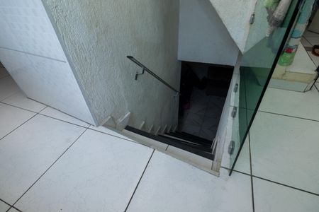 Casa para alugar com 400m², 2 quartos e 1 vaga Casa para alugar com 400m², 2 quartos e 1 vagaEscadas de acesso