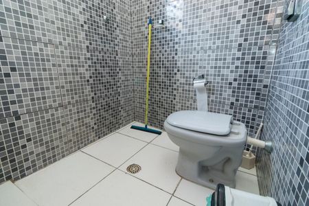 Casa para alugar com 400m², 2 quartos e 1 vaga Casa para alugar com 400m², 2 quartos e 1 vagaBanheiro Suíte 1