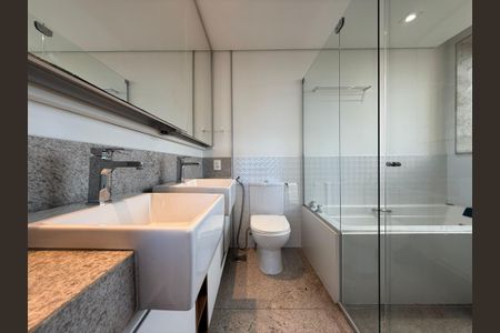 Apartamento para alugar com 180m², 4 quartos e 4 vagasBanheiro da Suíte