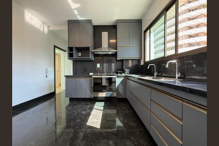 Apartamento para alugar com 4 quartos, 180m² em Vale do Sereno, Nova Lima