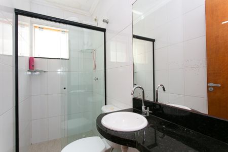 Casa à venda com 80m², 2 quartos e 2 vagasBanheiro da Suíte 2