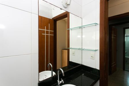 Casa à venda com 80m², 2 quartos e 2 vagasBanheiro da Suíte 2