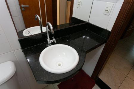 Casa à venda com 80m², 2 quartos e 2 vagasBanheiro da Suíte 2