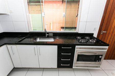 Casa à venda com 80m², 2 quartos e 2 vagasCozinha