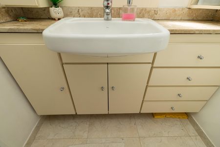 Apartamento à venda com 57m², 2 quartos e 2 vagasBanheiro Social