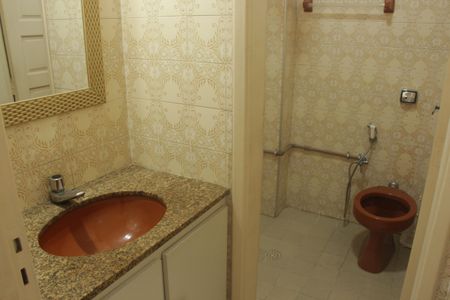 Casa para alugar com 252m², 4 quartos e 3 vagasBanheiro Social 2