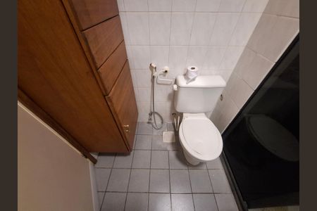 Apartamento para alugar com 74m², 2 quartos e 1 vaga Apartamento para alugar com 74m², 2 quartos e 1 vagaBanheiro da suíte