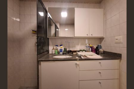 Apartamento para alugar com 74m², 2 quartos e 1 vaga Apartamento para alugar com 74m², 2 quartos e 1 vagaBanheiro da suíte
